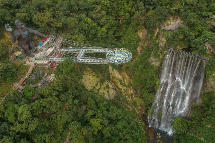 Gulong Canyon Glass Bridge